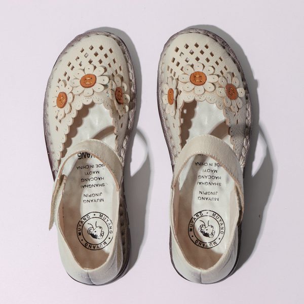 Flower Hollow Out Hook Loop Leather Retro Flat Shoes