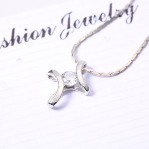 Fashion Alloy Clavicle Chain Twisted Cross Diamond Pendant Necklace for Women Jewelry